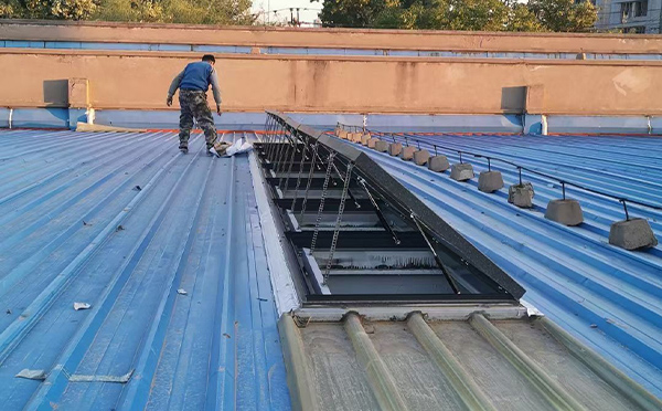 某区域性物流仓储中心榆林排烟窗系统安装项目