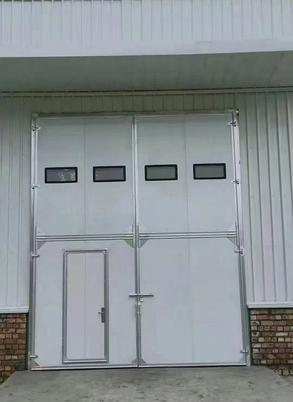 榆林工业门在设备装配车间出入口的实施记录